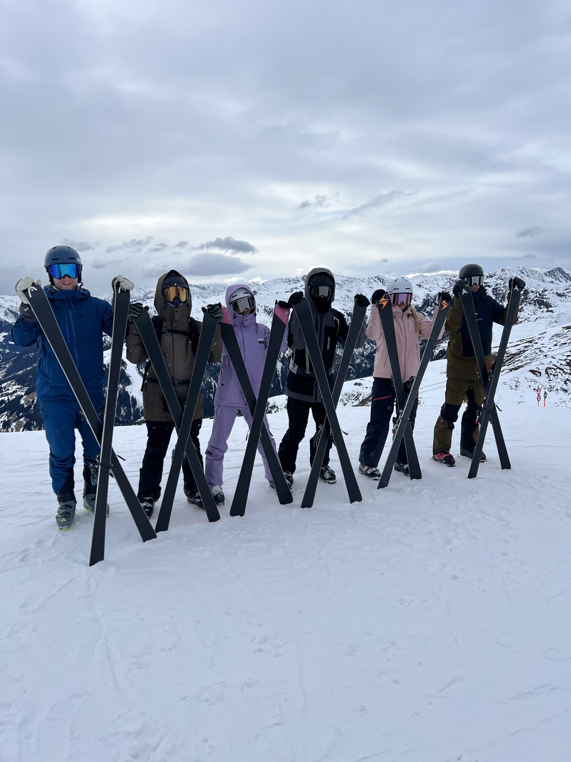 Skikurs als schulisches Erlebnis: Sport, Teamgeist und Verantwortung